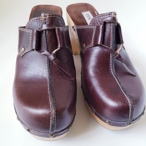 Steve Madden Brown Leather Slip-on Clogs - Picture 16 of 16